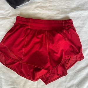 Lululemon Hotty Hot Low-Rise Lined Short 2.5 size 4
